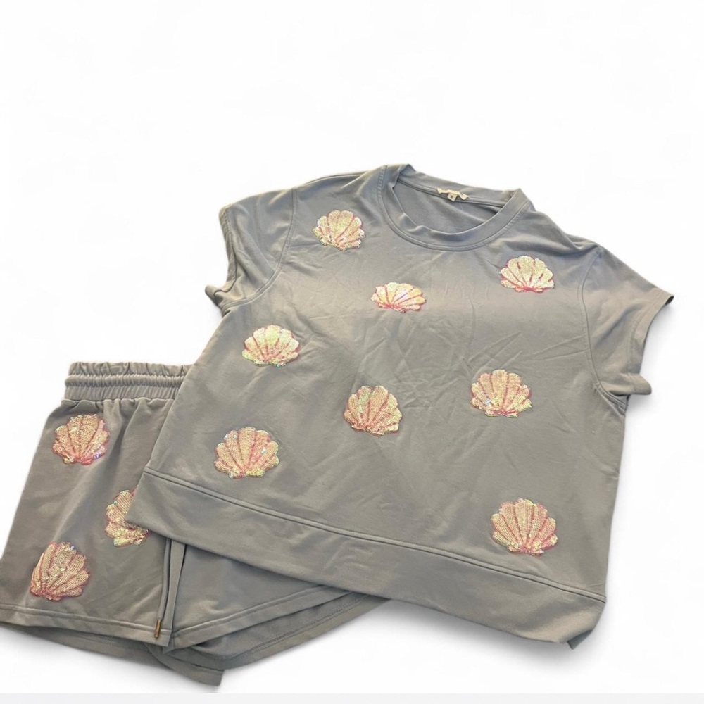 Mary Square 2 piece set Gray Shell‎ Embellished Lounge Set
Excellent condition